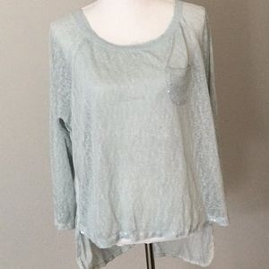 Lightweight, drop tail hem sweater